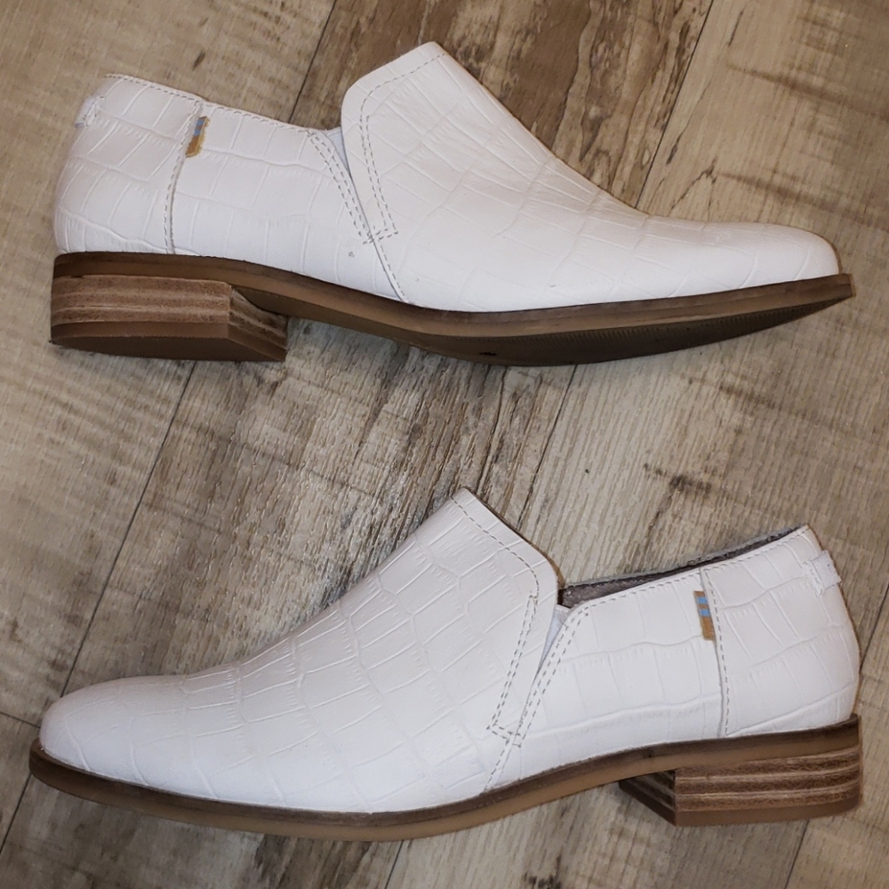 New- TOMS size 7